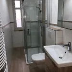 アパート In *