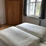 アパート In *